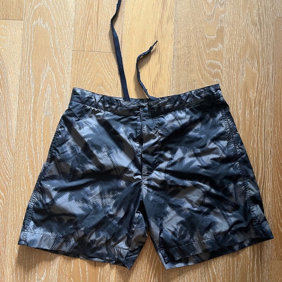 Uniqlo Dark Patterned Swim Shorts Men's S gently worn - Picture 2 of 7